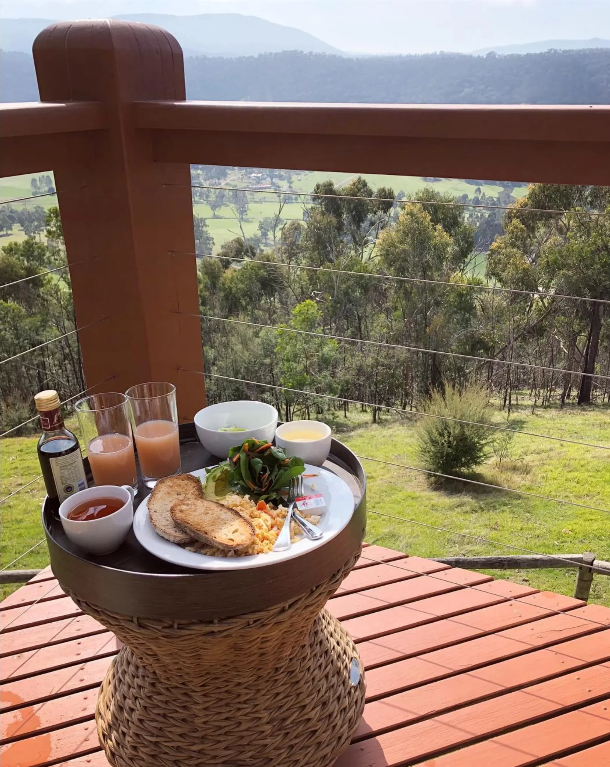 dining table, Kangaroo Ridge Retreat